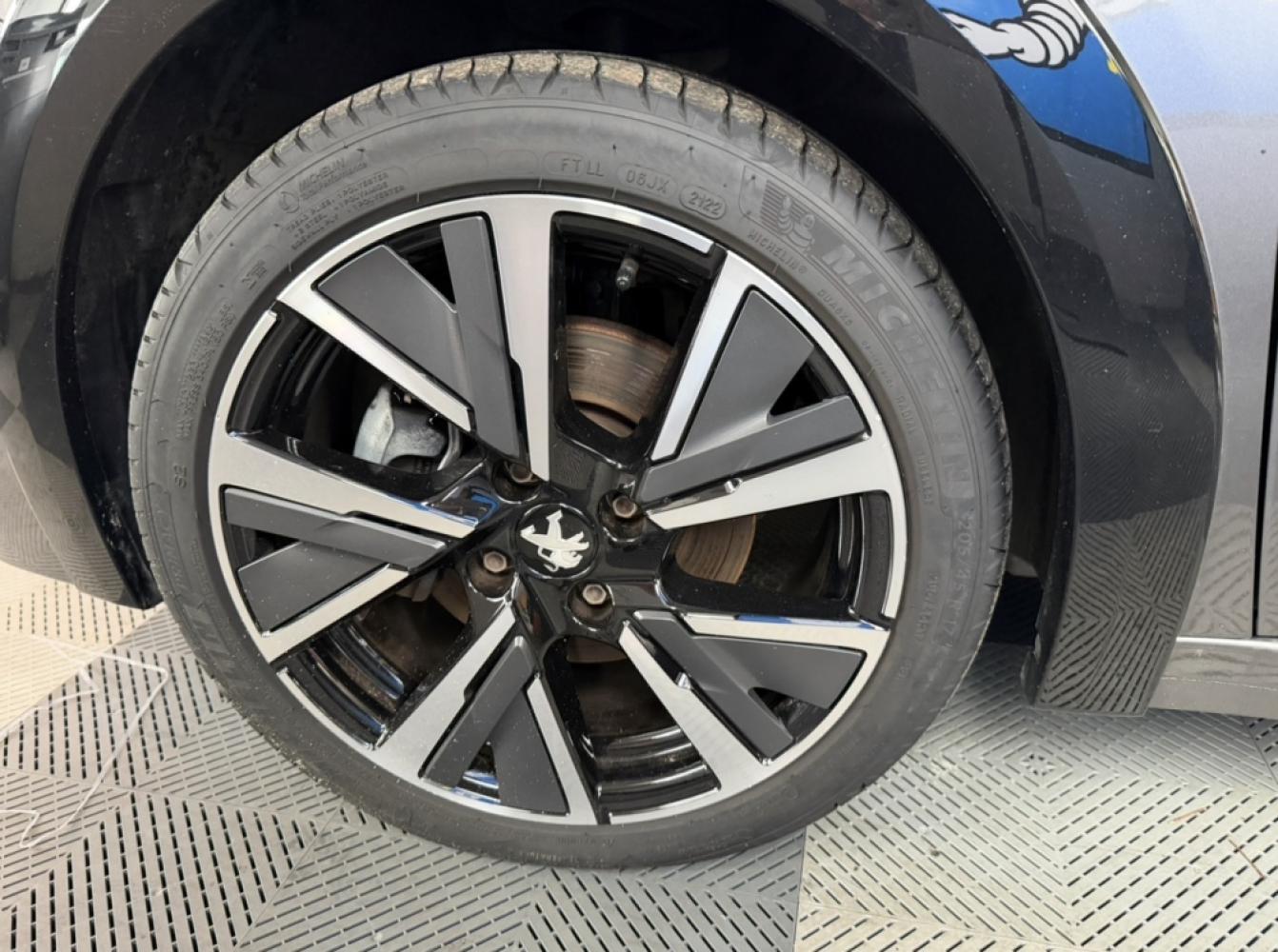 Peugeot 208 1.2L PureTech 100ch GT